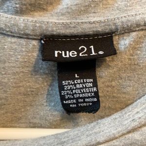 Women’s Large Rue21 Tee